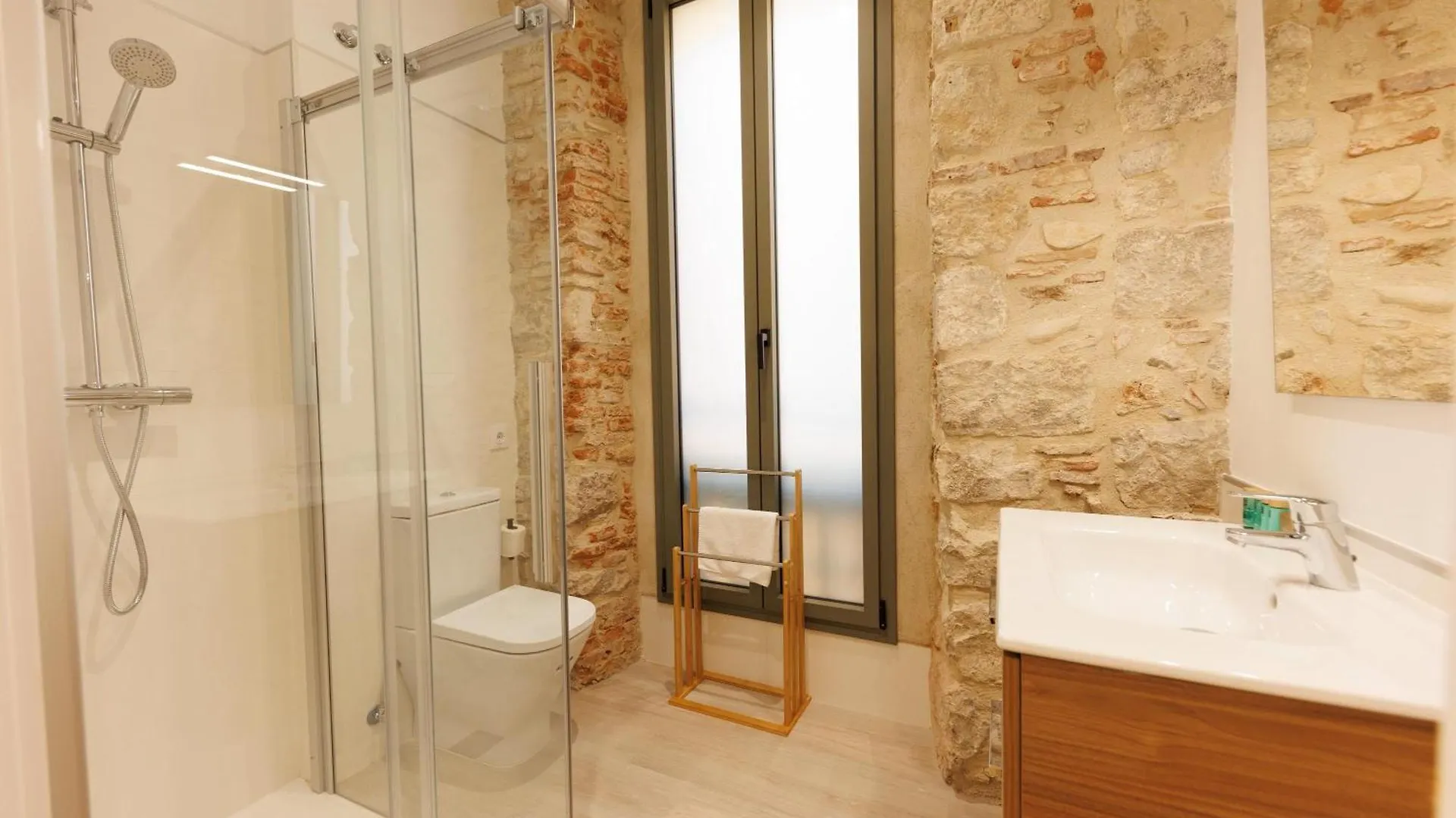 Bravissimo Pont Sant Agusti, Monthly Apartments Girona Spain